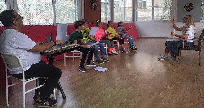 Karşıyaka Çocuk Korosu çalışmalarını sürdürüyor