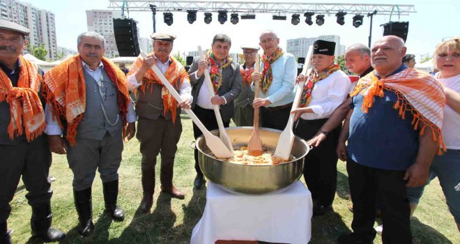 Uluslararası Karşıyaka Yörük Festivali'nin ikinci günü tamamlandı