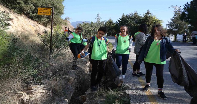 Lise öğrencileri Yamanlar’da çevre temizliği yaptı