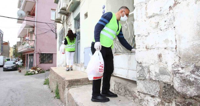 Bayraklı Belediyesi'nden 10 bin kişilik iftar paketi