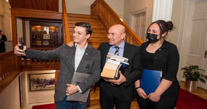 Her Muhtarlığa Bir Kütüphane için ilk kitaplar geldi