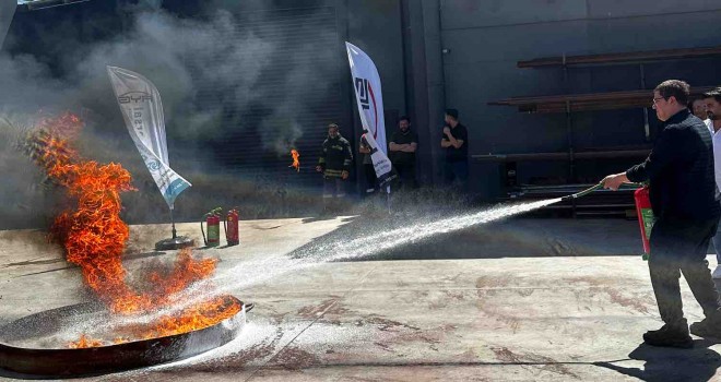 İbrahim Büyükak'a İzmir'de yangın söndürme eğitimi