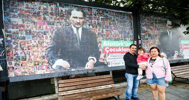Karşıyaka’nın billboardlarını Atatürk’ün çocukları süsledi!