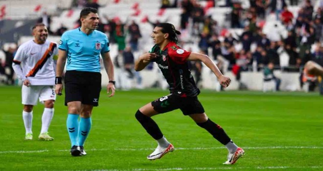 Karşıyaka'da Hıdır Aytekin kariyerinde siftah yaptı