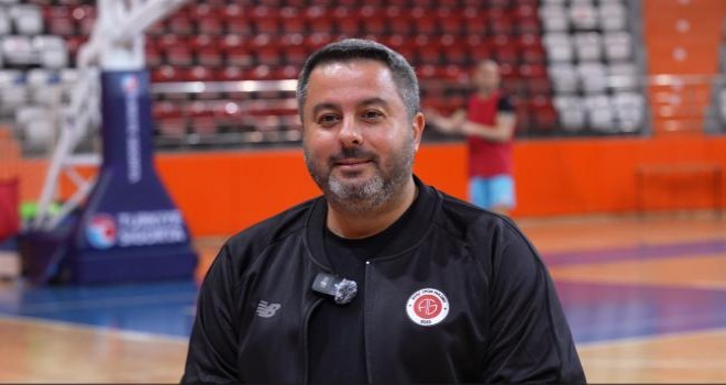 Karşıyakalı antrenör Gençoğlu 3.takımını üst lige çıkardı