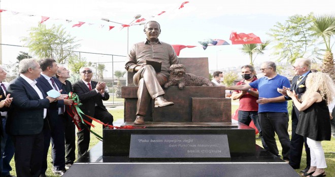 Karşıyaka’da Bekir Coşkun heykeli açıldı