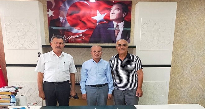 Cem Vakfı İzmir İl Başkanı Müftü İsa Gürler'i ziyaret etti.