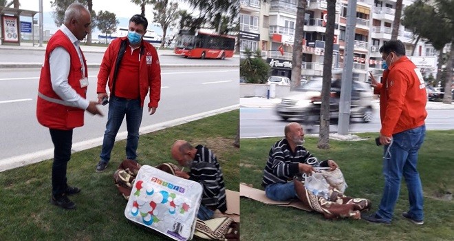 Türk Kızılay Karşıyaka Şubesi evsizlere el uzattı...