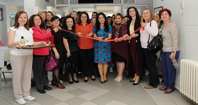 Karşıyaka Halk Eğitim'in Nakış ve Mefruşat sergisi açıldı