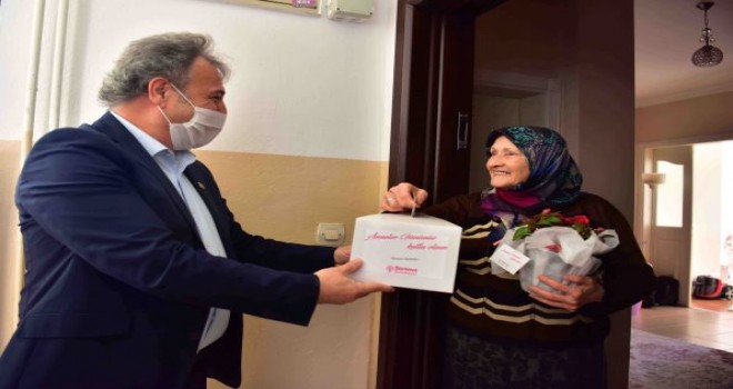 Başkan İduğ’dan şehit annesine Anneler Günü pastası