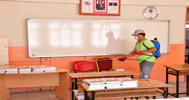 Narlıdere’nin okulları dezenfekte ediliyor