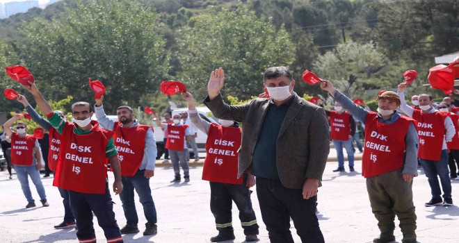 Karşıyaka’da sosyal mesafeli 1 Mayıs töreni