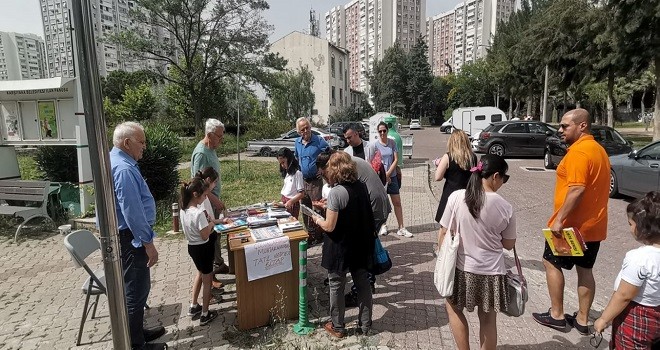 Karne hediyesi kitaplar muhtar amcadan