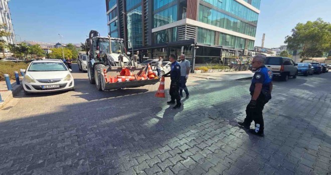 Bayraklı'da kaldırım işgallerine geçit yok