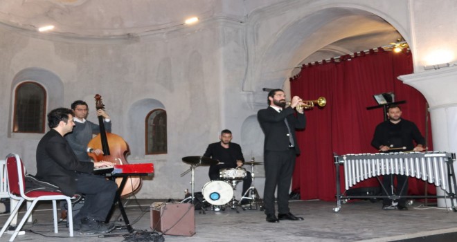 Çeşme’de caz rüzgarı