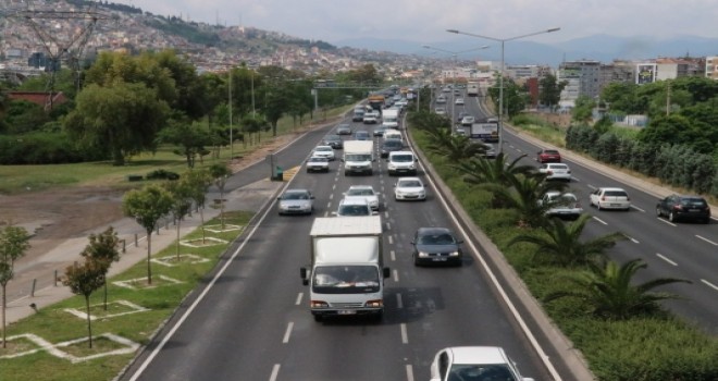 Normale dönüşün ilk günü İzmir'de trafik yoğunluğu