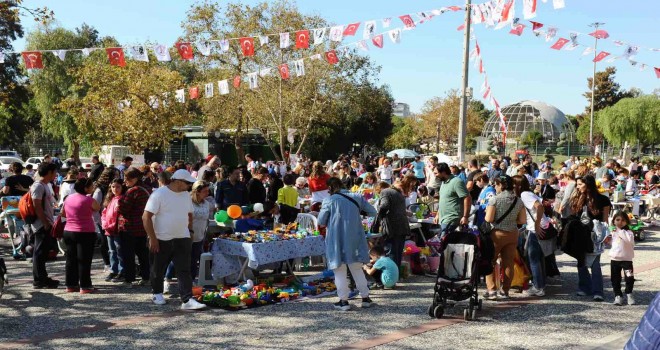 Karşıyaka’da Sevgililer Günü Pazarı