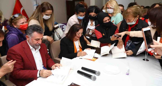 Bayraklı'da Yaşar Seyman'a yoğun ilgi