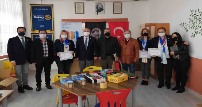 Mezun oldukları Ankara İlkokulu'na vefa