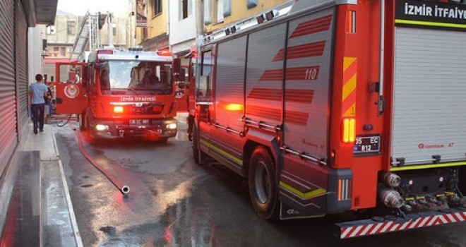 Karşıyaka'daki yangında 3 kişi yaralandı