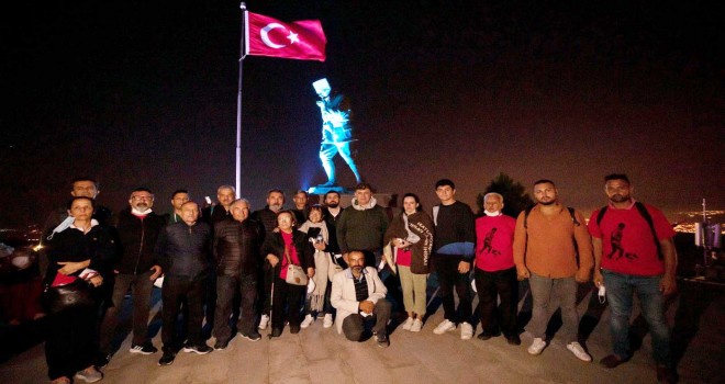 Başkan Tugay Zafer Yürüyüşü’ne katıldı