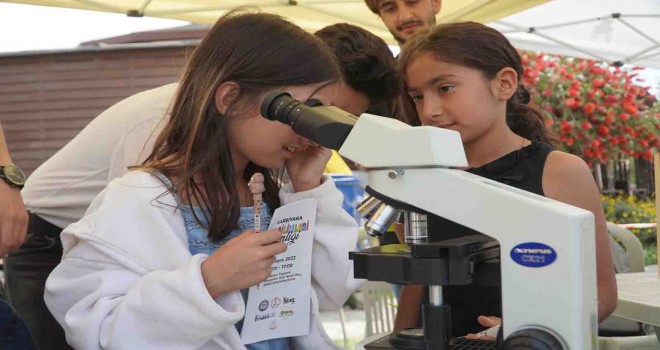 Karşıyaka’da Fen Bilimleri şenliği düzenlendi