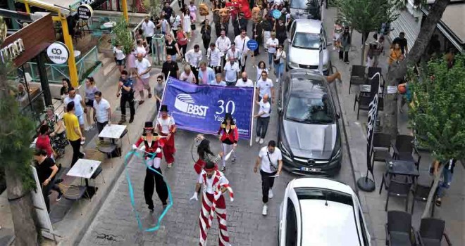 Karnaval gibi 30. yıl