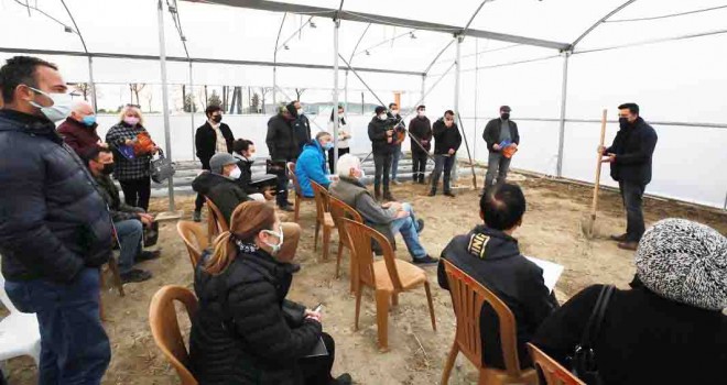 Efes Selçuk Belediyesi'nden üreticilere toprak analizi desteği