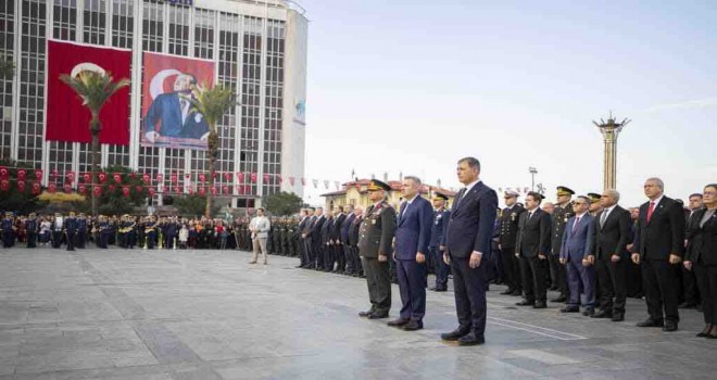 İzmir Ata’sını andı