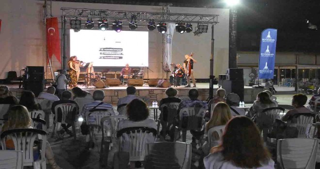 Yeni Foça'da müzik akşamı...