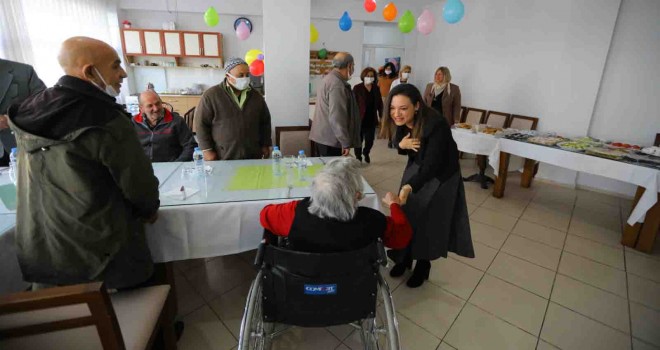 Başkan Sengel yen yıl mesaisine huzurevinde başladı