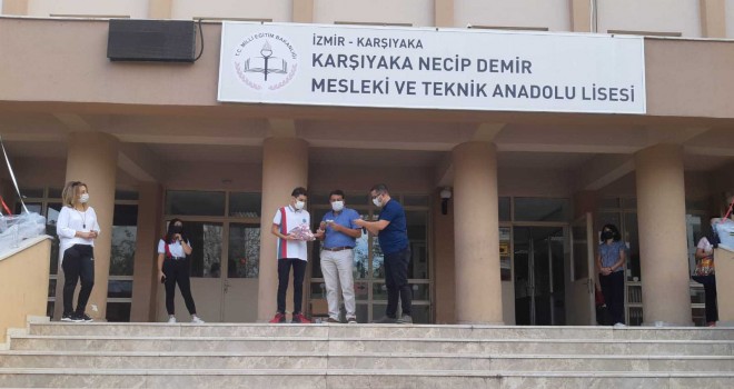 Karşıyaka Necip Demir Mesleki ve Teknik Anadolu Lisesi'nden aşı kampanyası