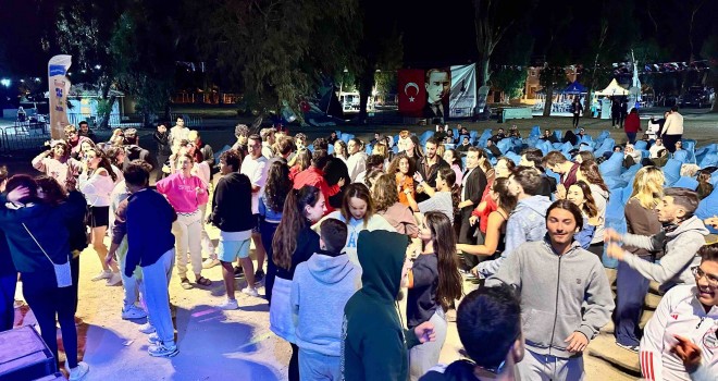 İzmirli gençler Foça'da buluştu