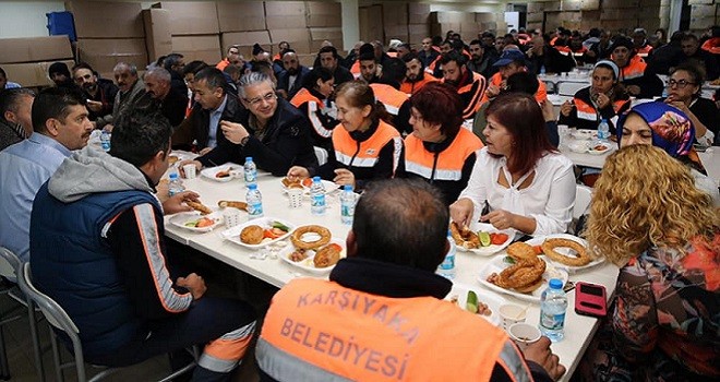 Başkan Akpınar temizlik işcileriyle kahvaltı yaptı
