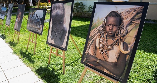 Küçük Hanımlar, Küçük Beyler, Karşıyaka’da açıldı