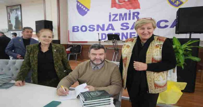 Boşnak komutan kitabını İzmir'de imzaladı