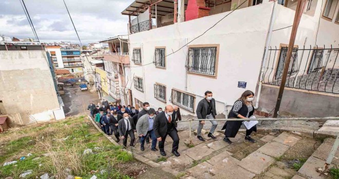 Başkan Soyer'den sokak sokak inceleme
