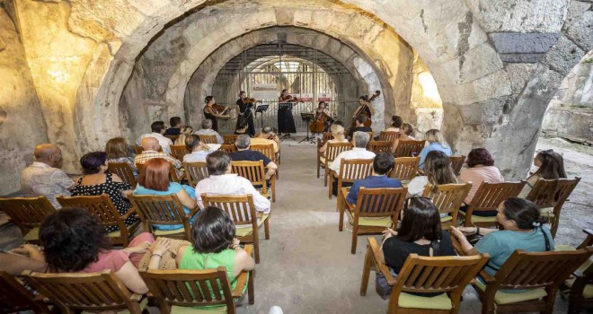 Tarihi mekânda büyüleyen konser