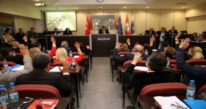 Ak Partili Karşıyaka Meclis Üyesi partisinden istifa etti