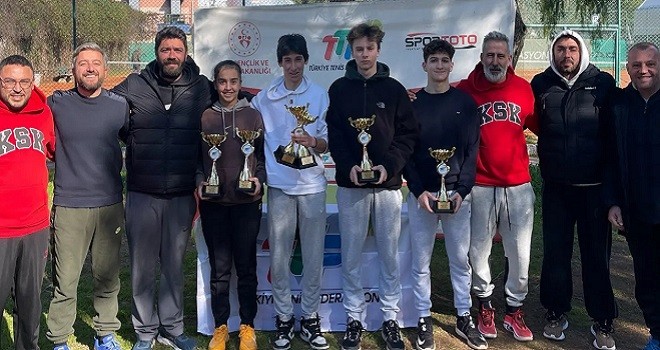 Karşıyaka Tenis yine zirvede