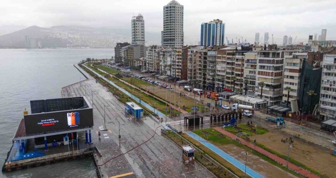 İzmir'de 88 yıllık yağış rekoru kırıldı