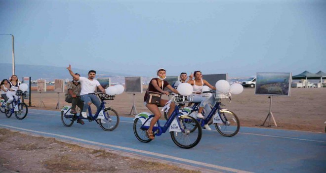 CHP Karşıyaka Gençlik Kolları üyeleri barışa pedal çevirdi