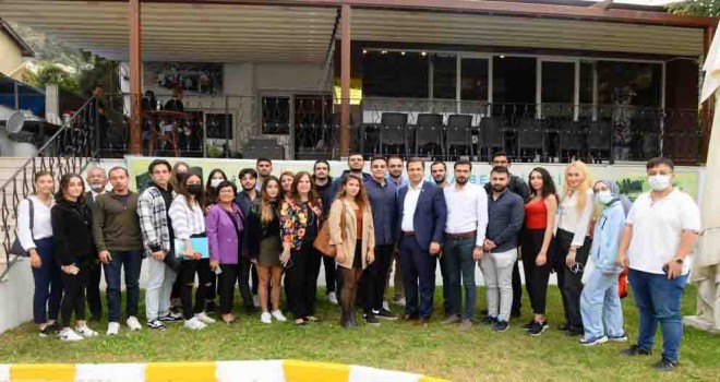 CHP'li Yücel üniversite gençliğiyle buluştu