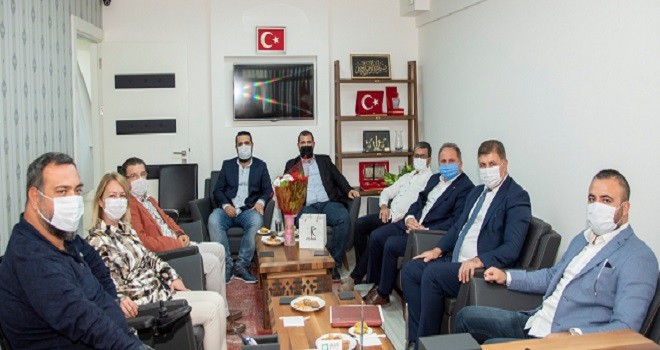 Belediye Başkanı Tugay, Ak Parti'yi ziyaret etti