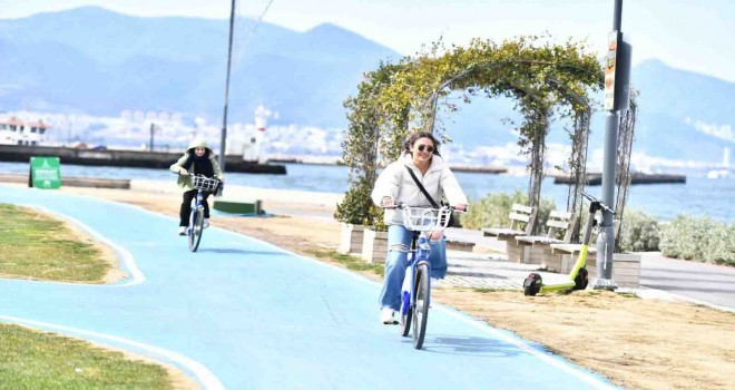 İzmir’de bisiklet hayatın her alanında