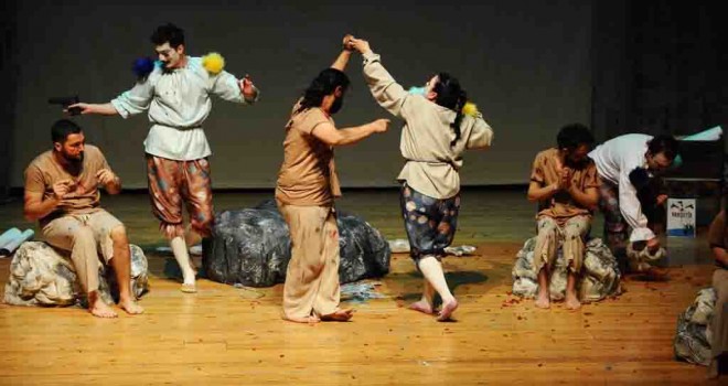 Karşıyaka'da ücretsiz tiyatro kursları ve oyunlara yoğun ilgi