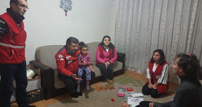 Karşıyaka Kızılay ihtiyaç sahiplerinin yüzünü güldürüyor