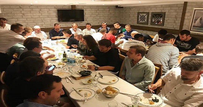 Pınar Karşıyaka'ya başkan yemek verdi...