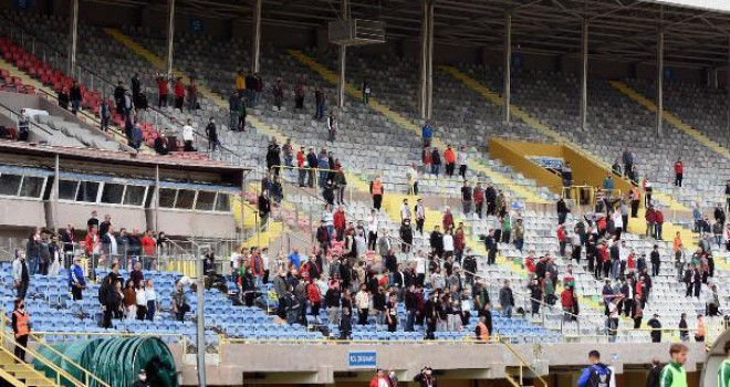 Karşıyaka'da oynanan futbol taraftarı kaçırdı