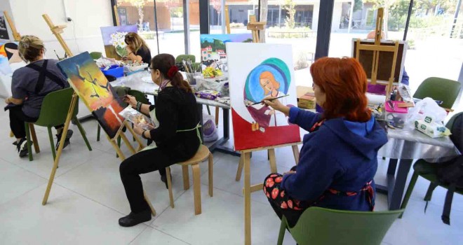 Bayraklı’da resim kursuna büyük ilgi